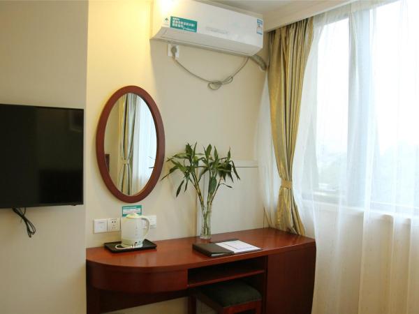 GreenTree Inn Shanghai FTA Waigaoqiao Free Trade Zone North Subway Station Shell Hotel : photo 3 de la chambre offre citoyens chinois - chambre double