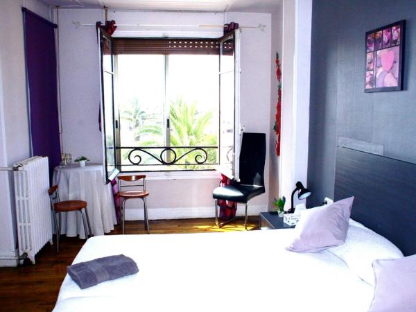 Pensión Tu Hogar : photo 4 de la chambre chambre lits jumeaux avec salle de bains commune – vue sur mer