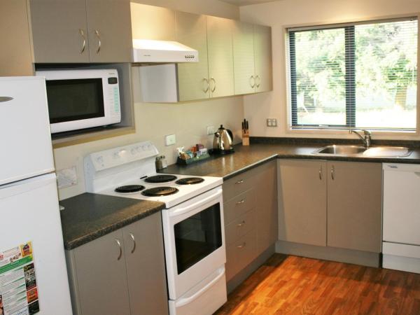 Fairway Motel & Apartments : photo 1 de la chambre appartement 2 chambres supérieur avec 2 salles de bains 