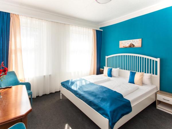 Hotel Condor : photo 3 de la chambre chambre double avec salle de bains privative séparée