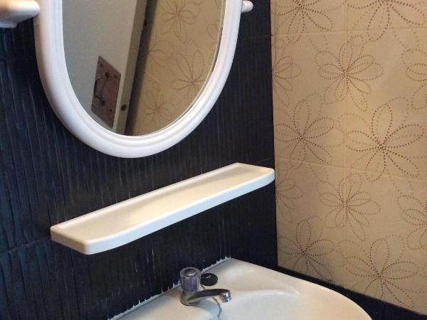 V.I.P. House : photo 10 de la chambre chambre double standard avec ventilateur