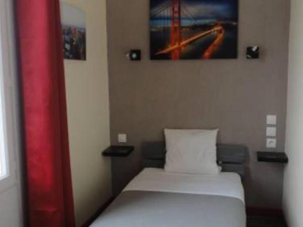 Hôtel des 2 Gares : photo 3 de la chambre chambre simple avec salle de bains privative