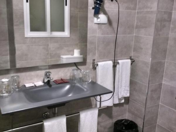 Hostal Mara : photo 7 de la chambre chambre quadruple Économique