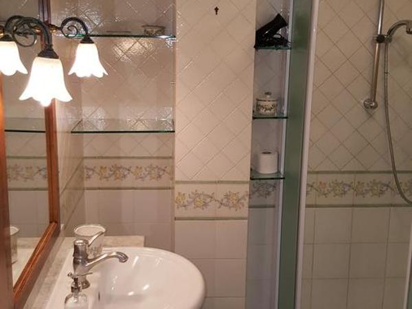 B&B Aminei Metrò : photo 5 de la chambre chambre double avec balcon (3 adultes)