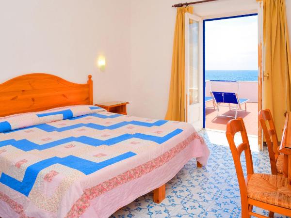 Hotel Regina del Mare : photo 2 de la chambre chambre double supérieure - vue sur mer