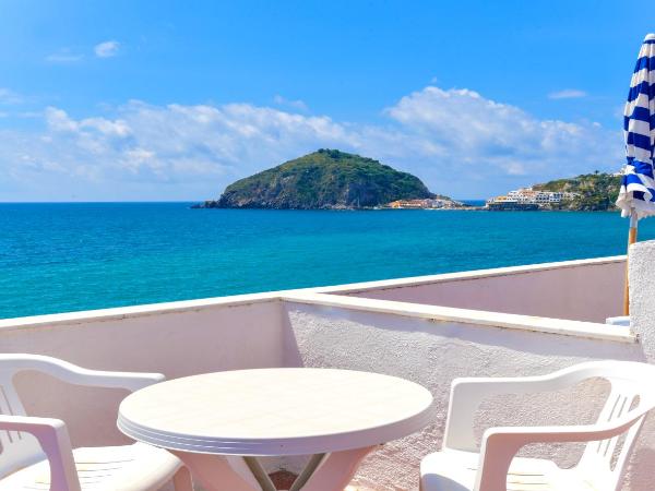 Hotel Regina del Mare : photo 5 de la chambre chambre quadruple standard