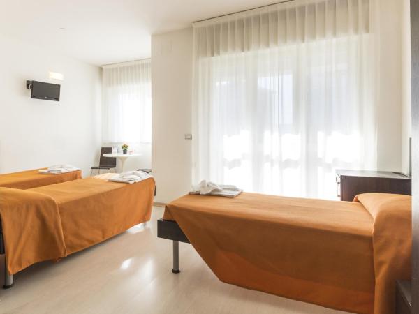 Hotel Sharing : photo 8 de la chambre chambre triple