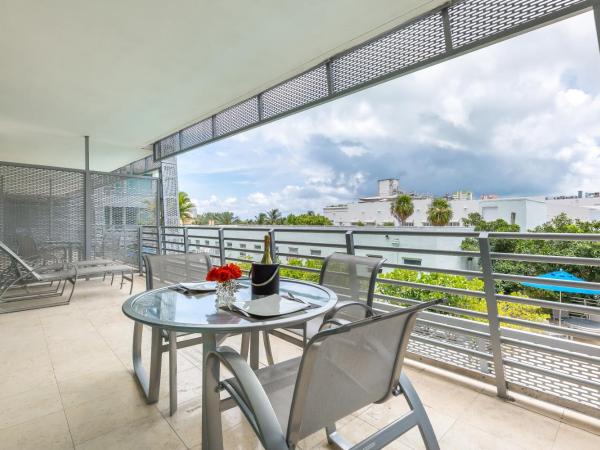 SBV Luxury Ocean Hotel Suites : photo 10 de la chambre suite avec balcon - vue sur piscine