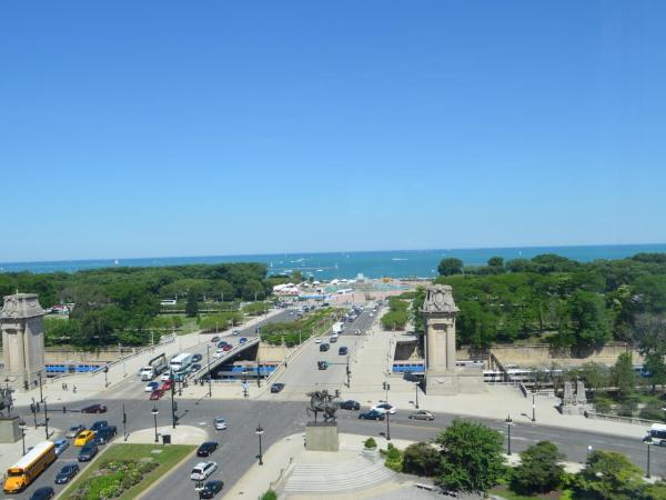 Congress Plaza Hotel Chicago : photo 10 de la chambre suite lit king-size - vue sur lac