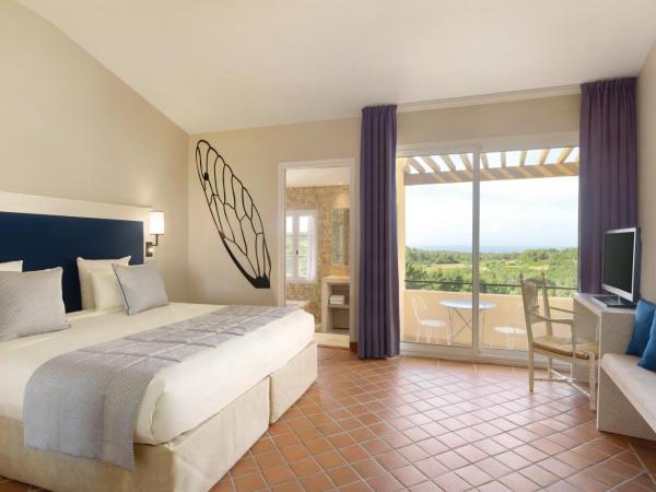 Le Fregate Provence : photo 2 de la chambre chambre de luxe avec vue sur mer et golf