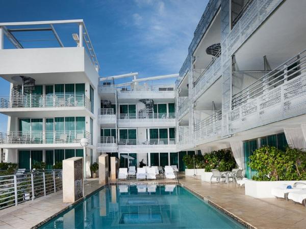 SBV Luxury Ocean Hotel Suites : photo 9 de la chambre suite avec piscine et terrasse