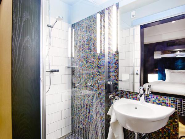 Vox Hotel : photo 3 de la chambre petite chambre double sans fenêtre