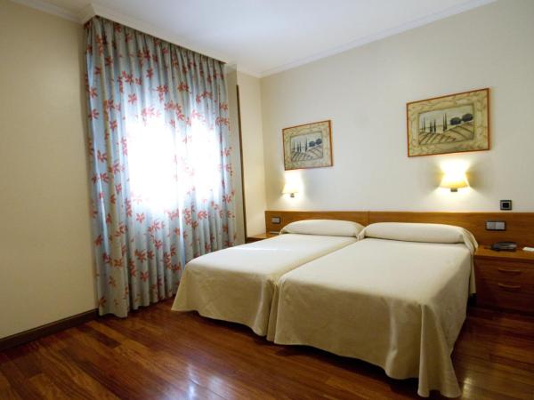 Hotel Los 5 Pinos : photo 1 de la chambre chambre lits jumeaux avec lit d’appoint - 301