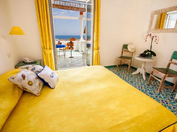 Hotel La Sirenella : photo 2 de la chambre chambre double ou lits jumeaux avec accès à la plage