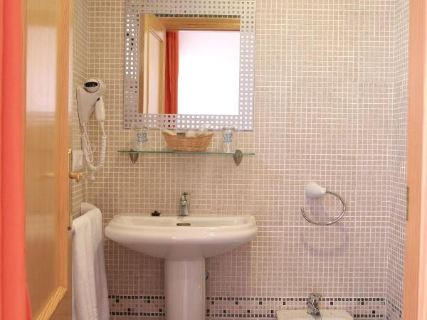 Hotel Adsubia : photo 3 de la chambre chambre double ou lits jumeaux