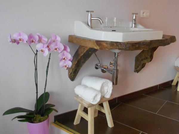 BnB City : photo 4 de la chambre chambre double avec lit d'appoint