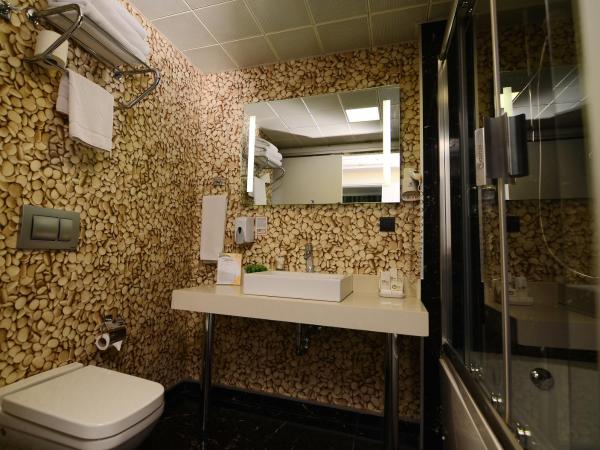 Tempo Suites Airport : photo 3 de la chambre chambre double standard avec lit d'appoint