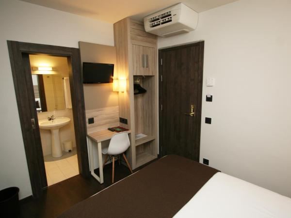 Hotel Pyrénées : photo 8 de la chambre chambre double ou lits jumeaux (intérieur)