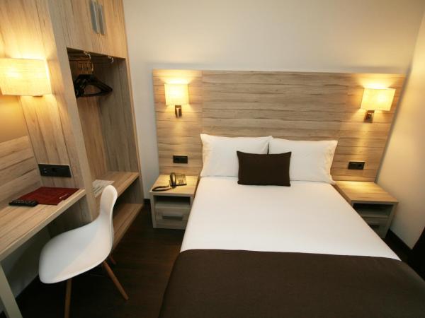 Hotel Pyrénées : photo 5 de la chambre petite chambre double Économique