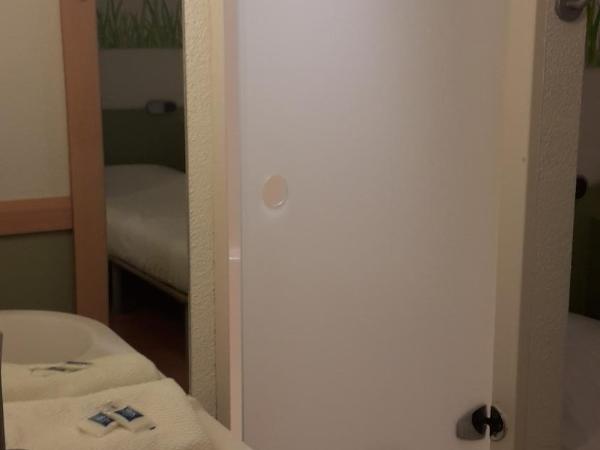 ibis budget Orly Rungis : photo 5 de la chambre chambre double avec lit superposé