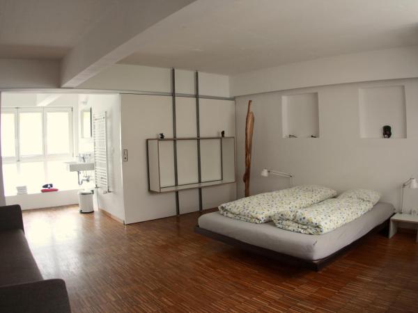 Basel Backpack : photo 5 de la chambre chambre double avec salle de bains privative