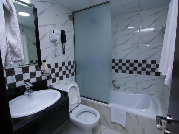 Royal Falcon Hotel : photo 1 de la chambre chambre triple