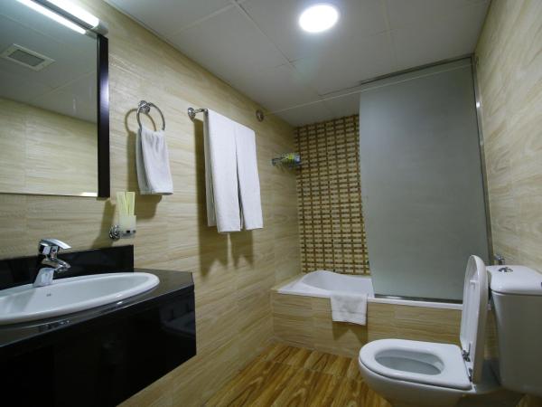 Royal Falcon Hotel : photo 4 de la chambre chambre triple