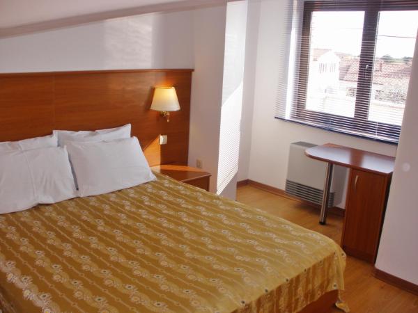 Gargamelo Pension : photo 1 de la chambre chambre triple Économique