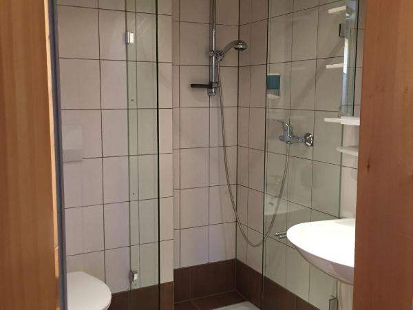 Haus Salzburgblick (ehem. Haus Elisabeth) : photo 3 de la chambre chambre triple avec balcon