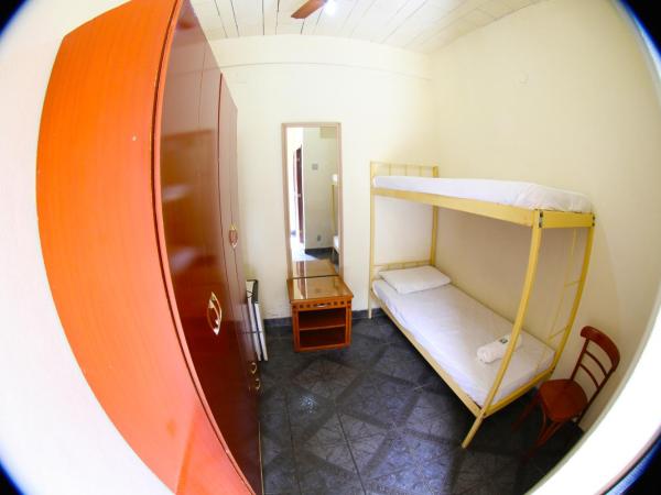 Pousada e Hostel Barra da Tijuca : photo 2 de la chambre chambre double avec salle de bains commune