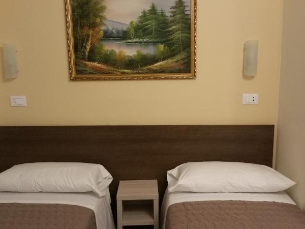 Hotel Tommaseo : photo 1 de la chambre chambre double ou lits jumeaux