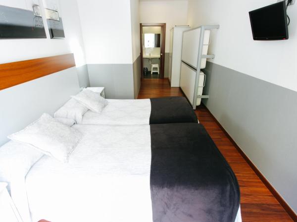 Hostal San Ignacio Centro : photo 10 de la chambre chambre double ou lits jumeaux - vue sur cathédrale