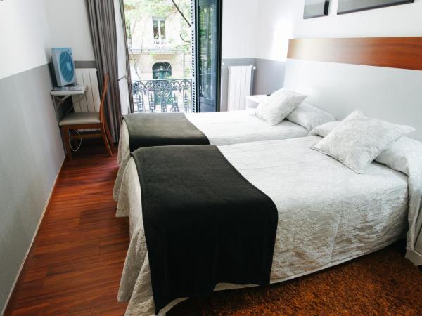 Hostal San Ignacio Centro : photo 1 de la chambre chambre double ou lits jumeaux - vue sur ville