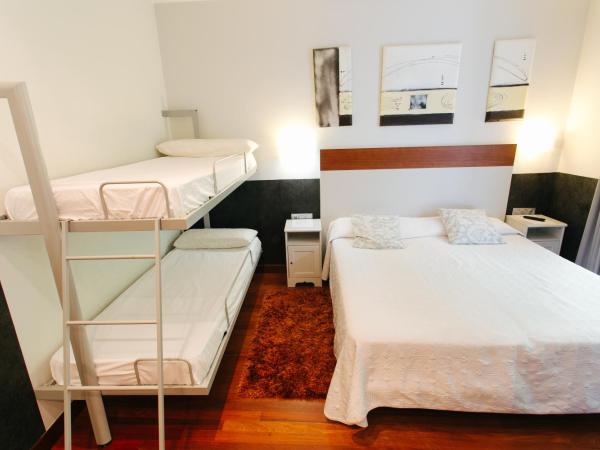 Hostal San Sebastian Centro : photo 2 de la chambre chambre triple