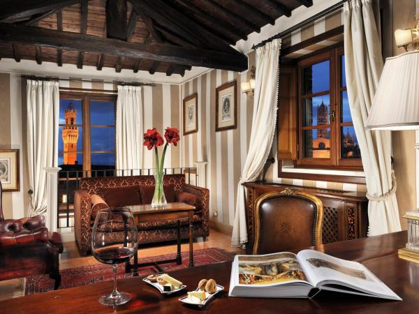 Grand Hotel Continental Siena - Starhotels Collezione : photo 1 de la chambre suite panoramique « suite tentation »