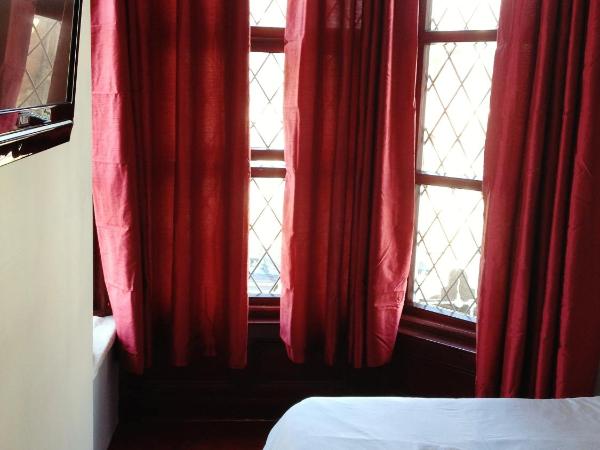 Lyndhurst Hotel : photo 5 de la chambre chambre familiale avec salle de bains privative