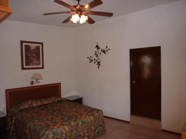 Hotel Bajo el Volcan : photo 2 de la chambre chambre lit queen-size 