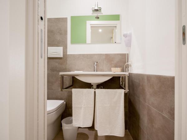 B&B Ponticello : photo 9 de la chambre chambre double avec salle de bains privative