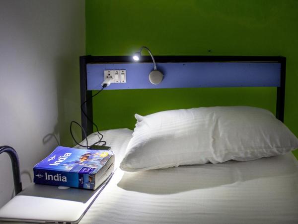 Backpackers Villa Mumbai : photo 1 de la chambre lit dans dortoir pour femmes de 6 lits avec climatisation
