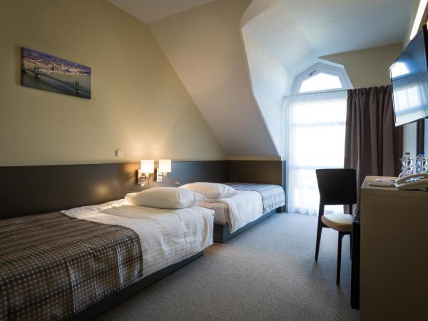 Corvin Hotel Budapest Corvin Wing : photo 5 de la chambre chambre standard avec 2 lits simples