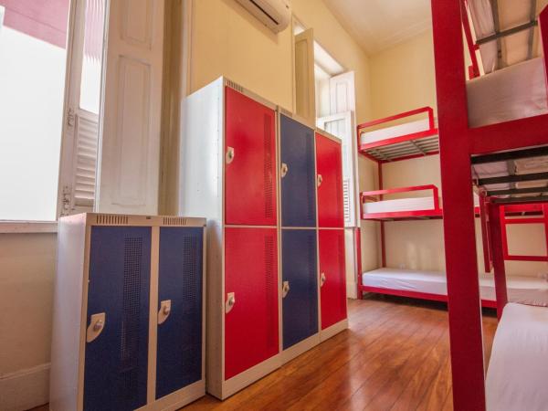 Rio Forest Hostel : photo 3 de la chambre lit dans dortoir de 9 lits avec salle de bains commune séparée