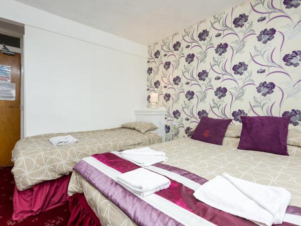 UK Travel & Hospitality LTD TA Canberra Hotel : photo 1 de la chambre chambre triple standard