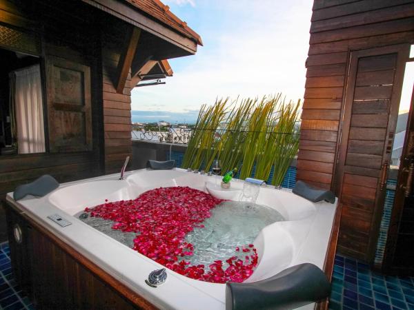 Singha Montra Lanna Boutique Style Hotel : photo 2 de la chambre suite montra sky roof masterpiece