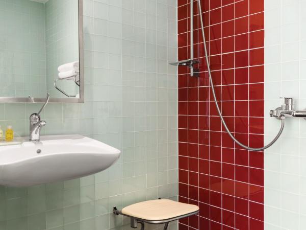 Ramada Encore Istanbul Kartal : photo 1 de la chambre chambre lit queen-size accessible aux personnes à mobilité réduite – non-fumeurs