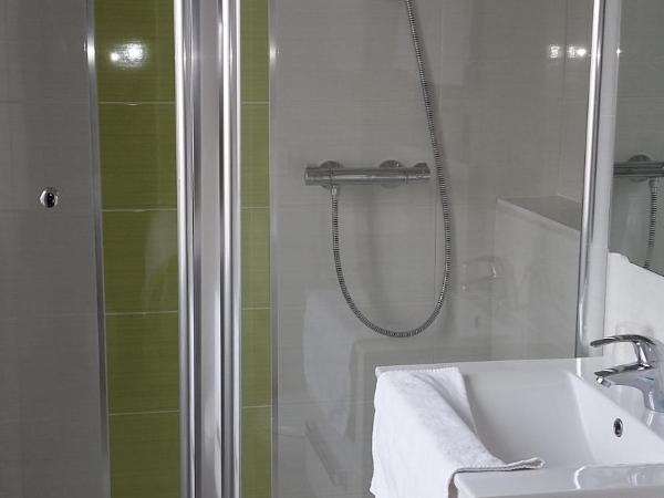 Hotel De La Mer : photo 2 de la chambre chambre double avec douche