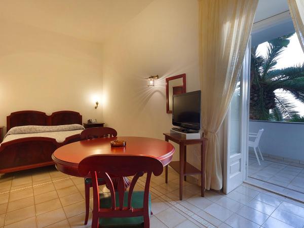 Parco Smeraldo Appartamenti : photo 2 de la chambre petit studio - vue sur mer