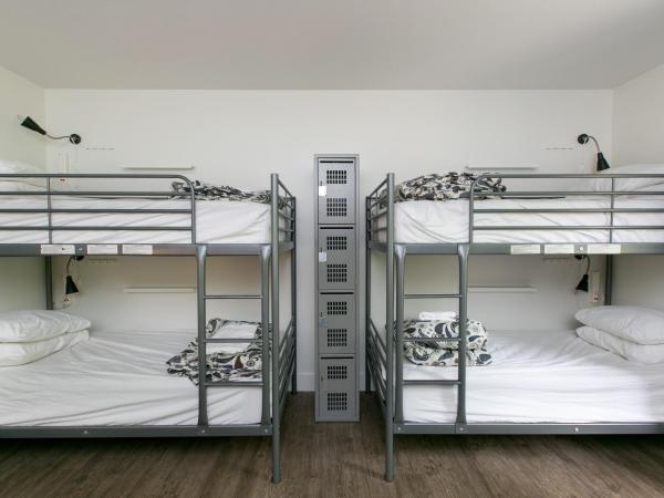 Samesun Kelowna Hostel : photo 10 de la chambre lit simple dans dortoir mixte de 4 lits