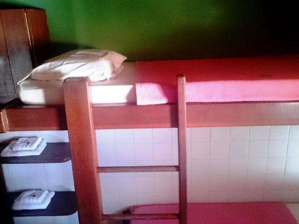 Laranjeiras Hostel : photo 5 de la chambre petite chambre lits jumeaux