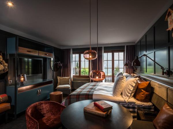 HUUS Gstaad : photo 9 de la chambre chambre double sud