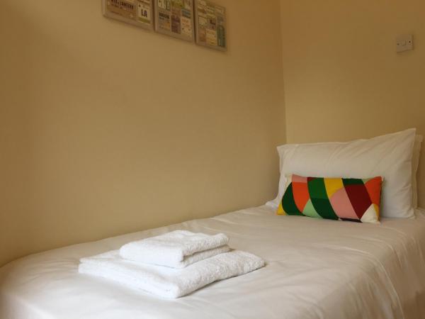 Vicarage Lodge Birmingham : photo 1 de la chambre chambre triple